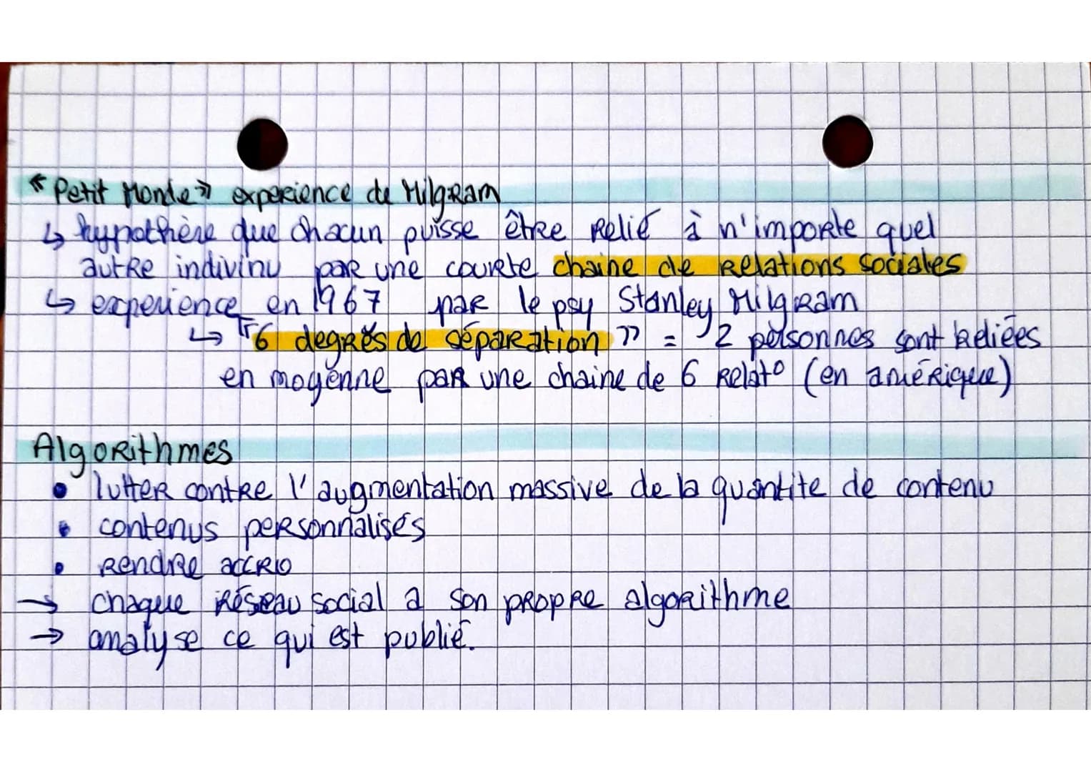 1
●Préseaux sociaux
Reseau social service welb permettant de construire un
grace à un contenu et del'articuler avec d'autres
Lo flux de cont