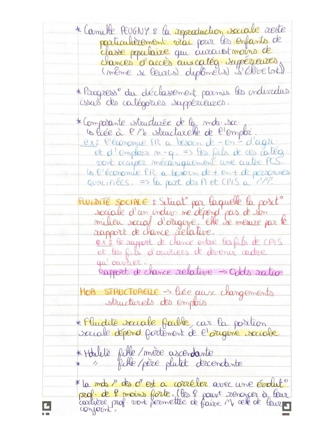 Question 4 8 Quelles sont les practéristiques so? SES
et
chamt de statut sccial
des indir ou des
"gpes saciaux au cours
du temps, ainsi que 