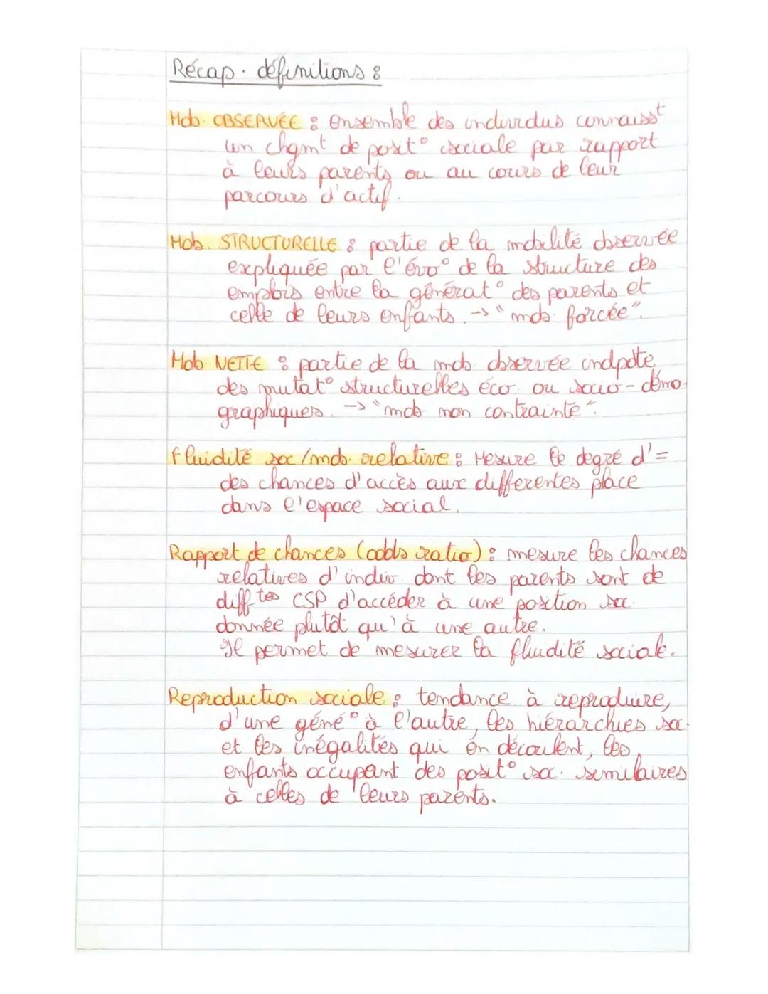 Question 4 8 Quelles sont les practéristiques so? SES
et
chamt de statut sccial
des indir ou des
"gpes saciaux au cours
du temps, ainsi que 