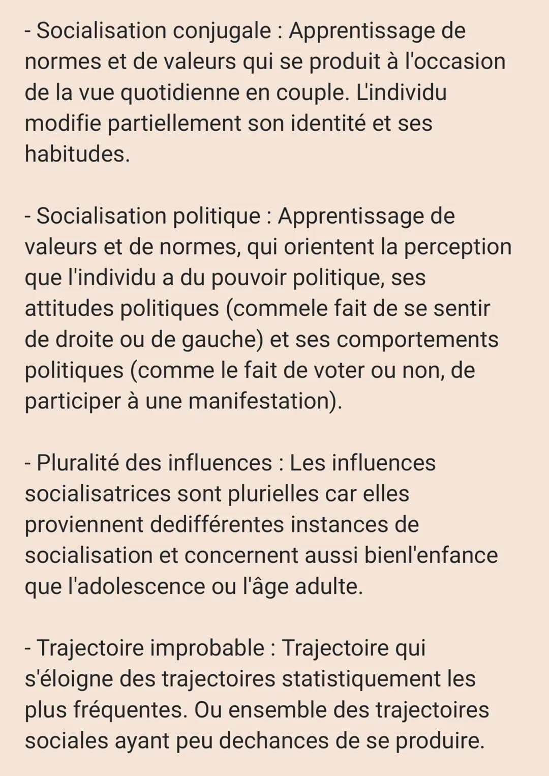Lexique sur le chapitre : Comment ma
socialisation contribue-t-elle à expliquer les
différences de comportement des individus ?
- Socialisat