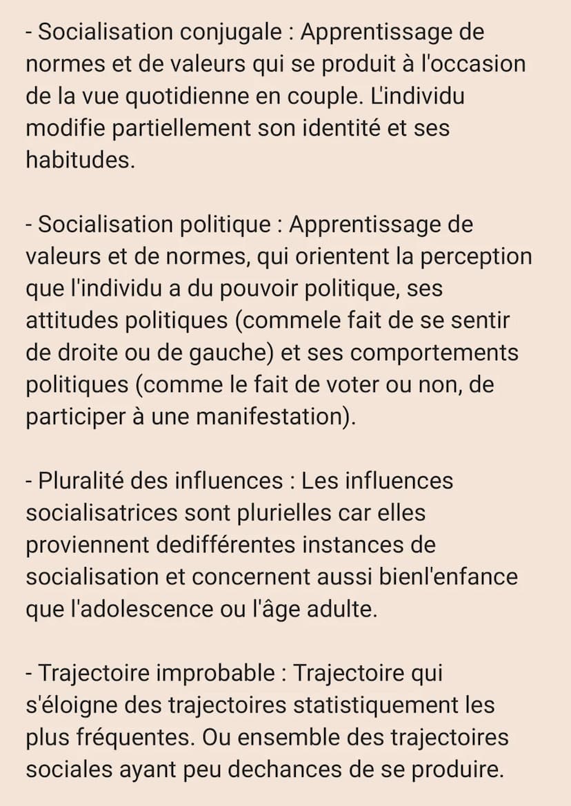 Lexique sur le chapitre : Comment ma
socialisation contribue-t-elle à expliquer les
différences de comportement des individus ?
- Socialisat