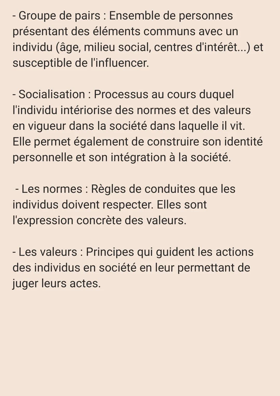 Lexique sur le chapitre : Comment ma
socialisation contribue-t-elle à expliquer les
différences de comportement des individus ?
- Socialisat