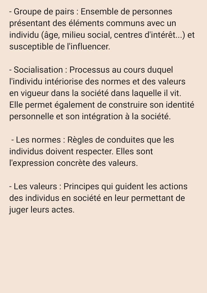 Lexique sur le chapitre : Comment ma
socialisation contribue-t-elle à expliquer les
différences de comportement des individus ?
- Socialisat