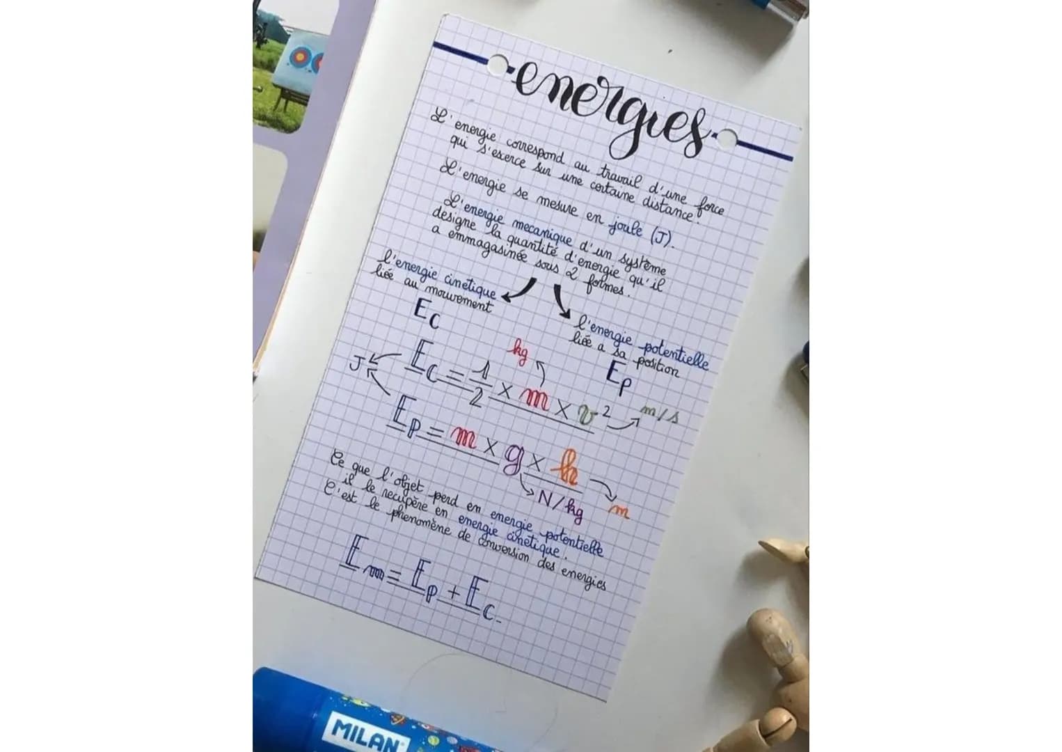 O(
JK
• energies.
L'energie
qui s'excerce sur une certaine distance!
correspond au travail d'une force.
l'energie cinetique.
liée au morueme