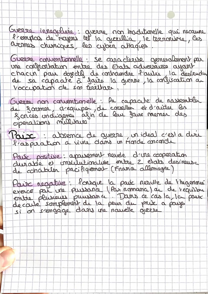 ~ geopolitique -
—
Définition
Conflit: siluation dans laquelle il y a in desacond
qui oppose deux acteurs
sait des incluidues o
des erats. L