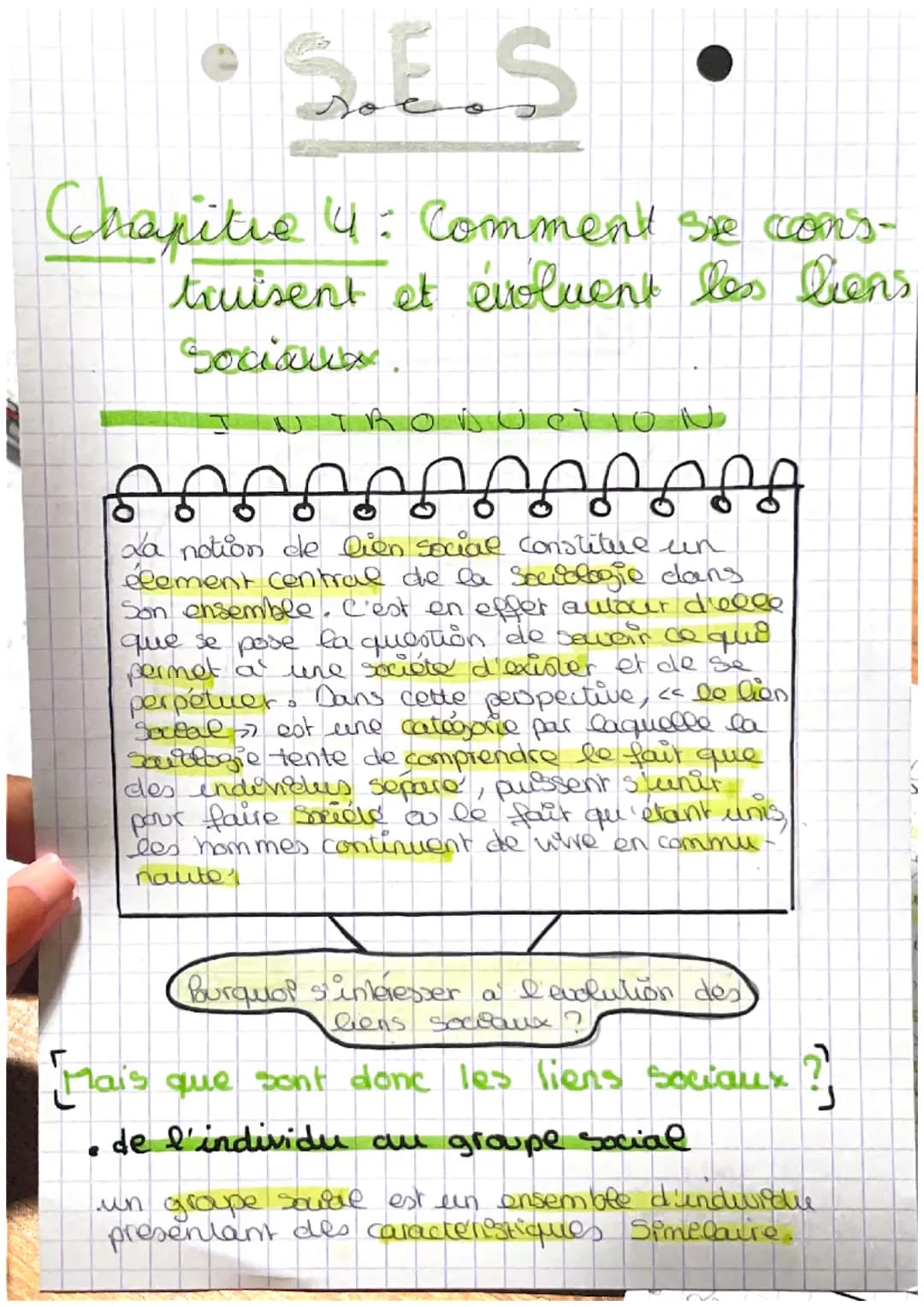 S.E.S
Chapitie 4: Comment se cons-
truisent et évoluent less liens
Sociaux.
NTRODUC
ff
La notion de lien social constitue un
élement central