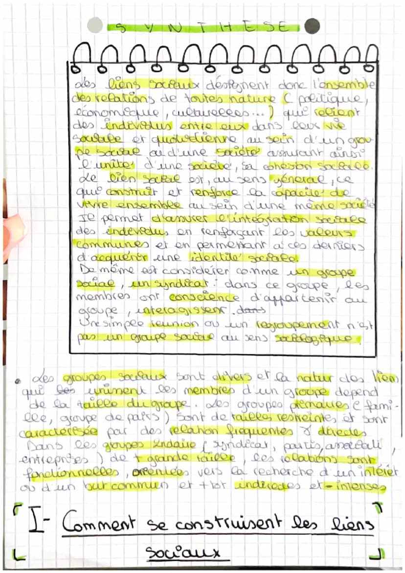 S.E.S
Chapitie 4: Comment se cons-
truisent et évoluent less liens
Sociaux.
NTRODUC
ff
La notion de lien social constitue un
élement central