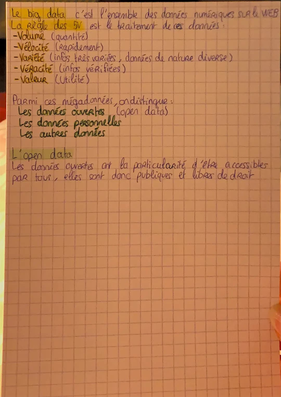 Gestion
CHAPITRE
S: Le Role des technologies dans la transformation de
l'information en Ressource.
Une donnée est un élément brut (e. 10000 