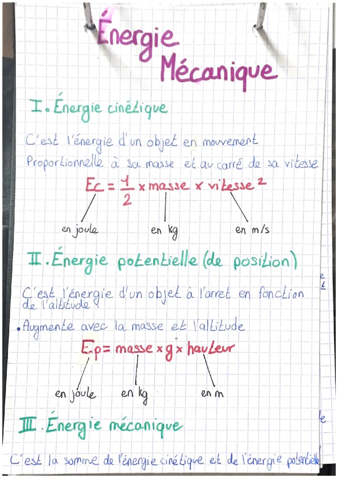 Énergie
Mécanique
I. Énergie cinétique
C'est l'énergie d'un objet en mouvement
Proportionnelle à sa masse et au carré de sa vitesse
Ec = 1 x