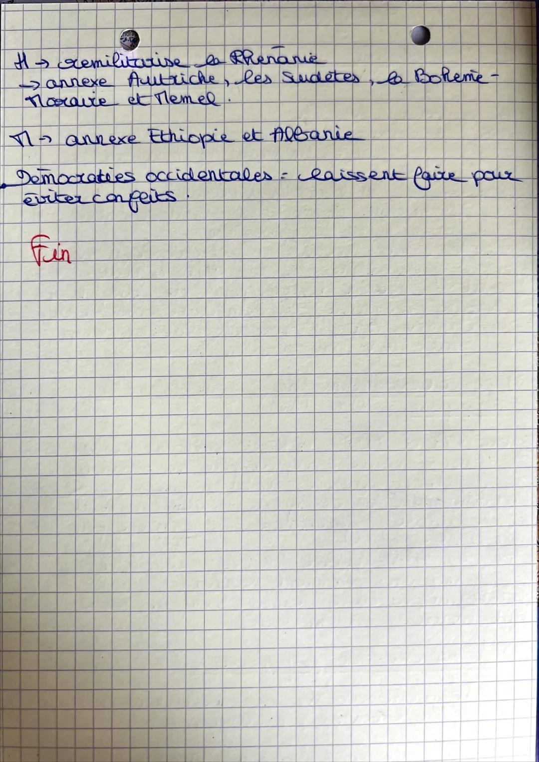 # Chapitre 2 : Les
régimes totalitaires
dans les années 1930

Introduction =
Dans l'entre 2 guerres, des segines d'un type
nouveau, vit le j