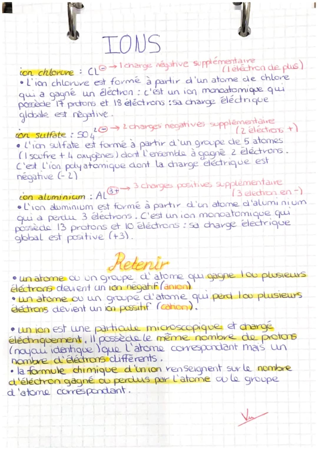 1
IONS
(lélection de plus)
ion chlorure : CLOI charge négative supplémentaire
• L'ion chlorure est formé à partir d'un atome de chlore
qui a