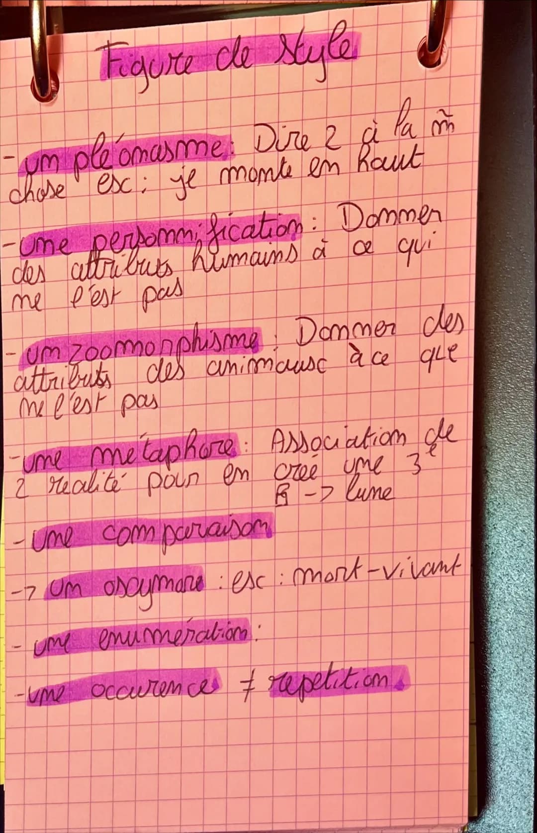 
<p>L'autobiographie est un genre littéraire qui met en avant la vie d'une personne réelle. Elle évoque son existence et reflète les sentime