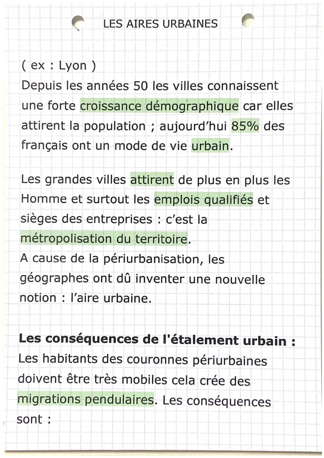 LES AIRES URBAINES
(ex : Lyon)
Depuis les années 50 les villes connaissent
une forte croissance démographique car elles
attirent la populati