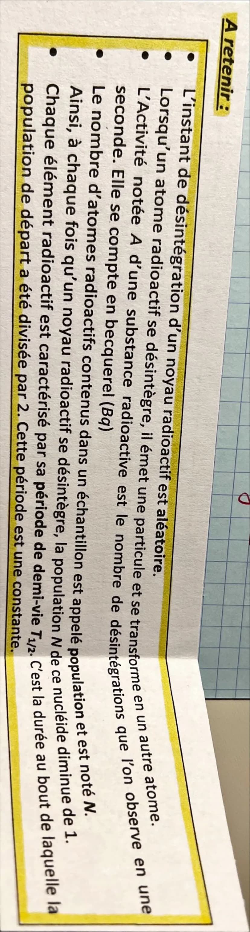 C Chapitre 2
a La Radicactivité"
4) Transformations nucléaires
is Le fission
C'est une reaction nucléaire provoquée au
cours de laquelle un 