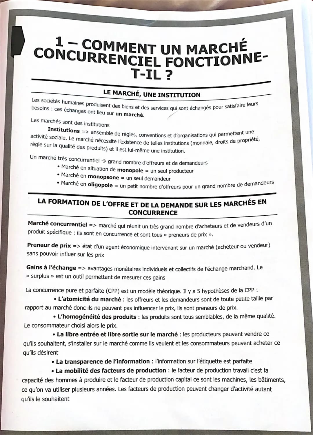 1- COMMENT UN MARCHÉ
CONCURRENCIEL FONCTIONNE-
T-IL ?
LE MARCHÉ, UNE INSTITUTION
Les sociétés humaines produisent des biens et des services 