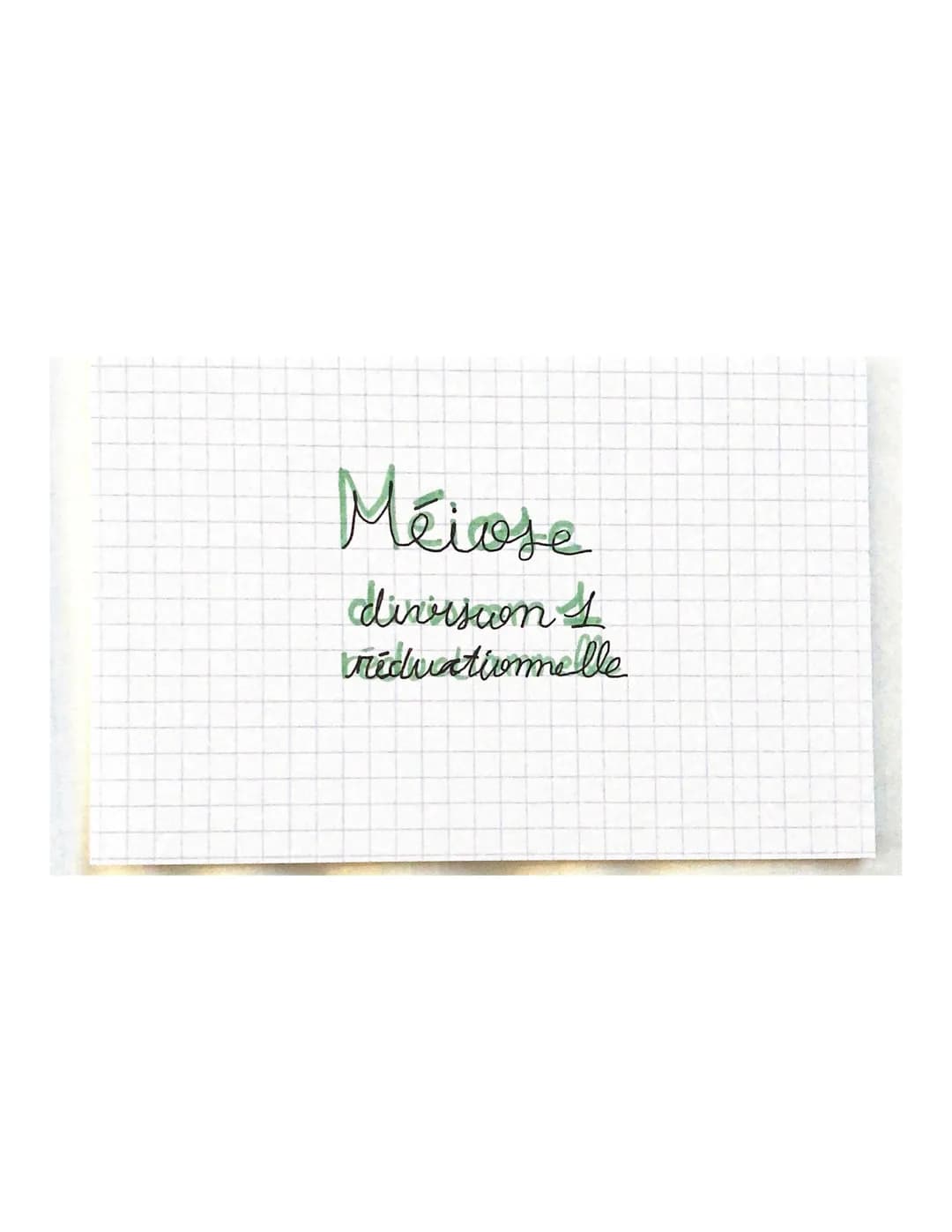 THEME 1
Chapitre 2: Divisions cellulaires et transmiss.com
du patrimoine gémétique
chromosomes, gènes, alleles
46 molécules ADN appellées ch