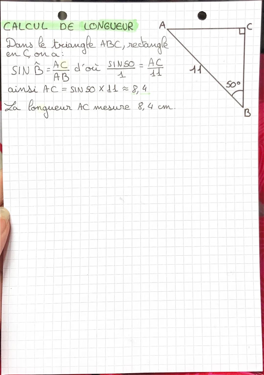 Definition:
Cosinus =
A
C
?
trigonometrie •
ticon, e receng
3cm
B
Pe
triangle
On se place dans un
ABC rectangle en C. On s'inter-
esse à l'a