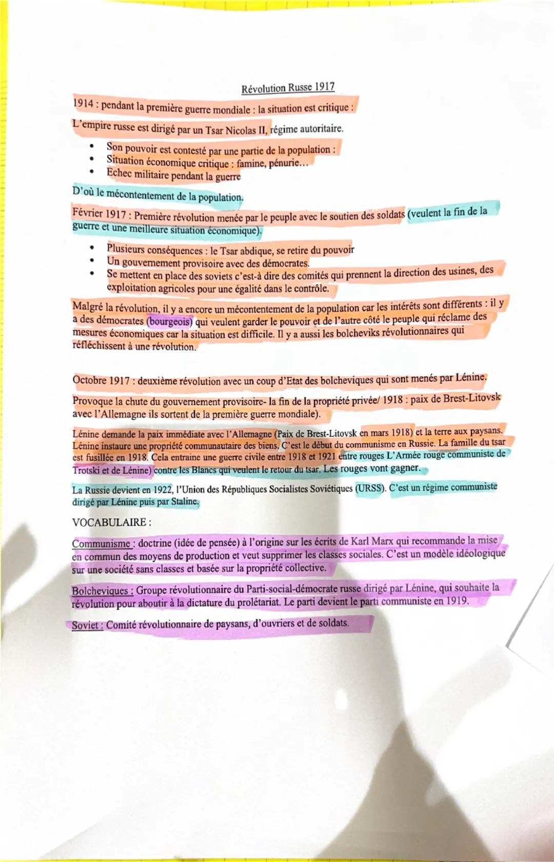 # Révolution Russe 1917

1914: pendant la première guerre mondiale: la situation est critique :
L'empire russe est dirigé par un Tsar Nicola