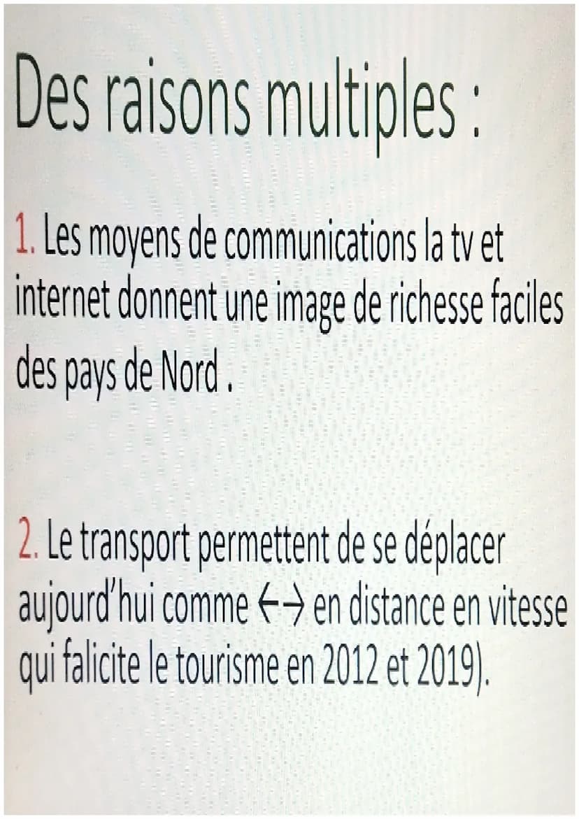 Les mobilités
humaines
transnationales Des raisons multiples
1. Les moyens de communications la tv et
internet donnent une image de richesse