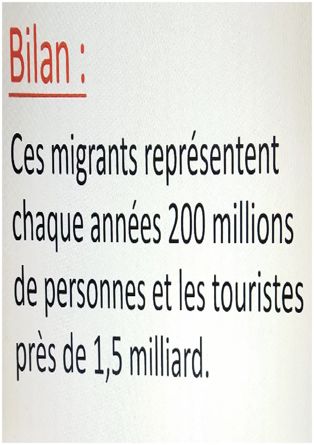 Les mobilités
humaines
transnationales Des raisons multiples
1. Les moyens de communications la tv et
internet donnent une image de richesse