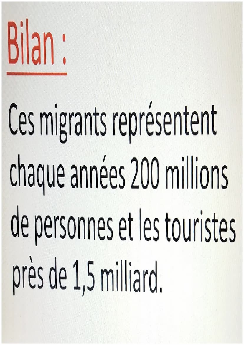 Les mobilités
humaines
transnationales Des raisons multiples
1. Les moyens de communications la tv et
internet donnent une image de richesse