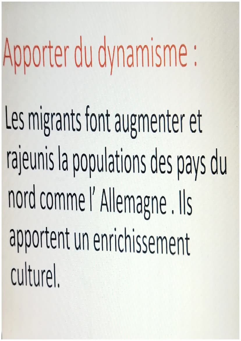 Les mobilités
humaines
transnationales Des raisons multiples
1. Les moyens de communications la tv et
internet donnent une image de richesse