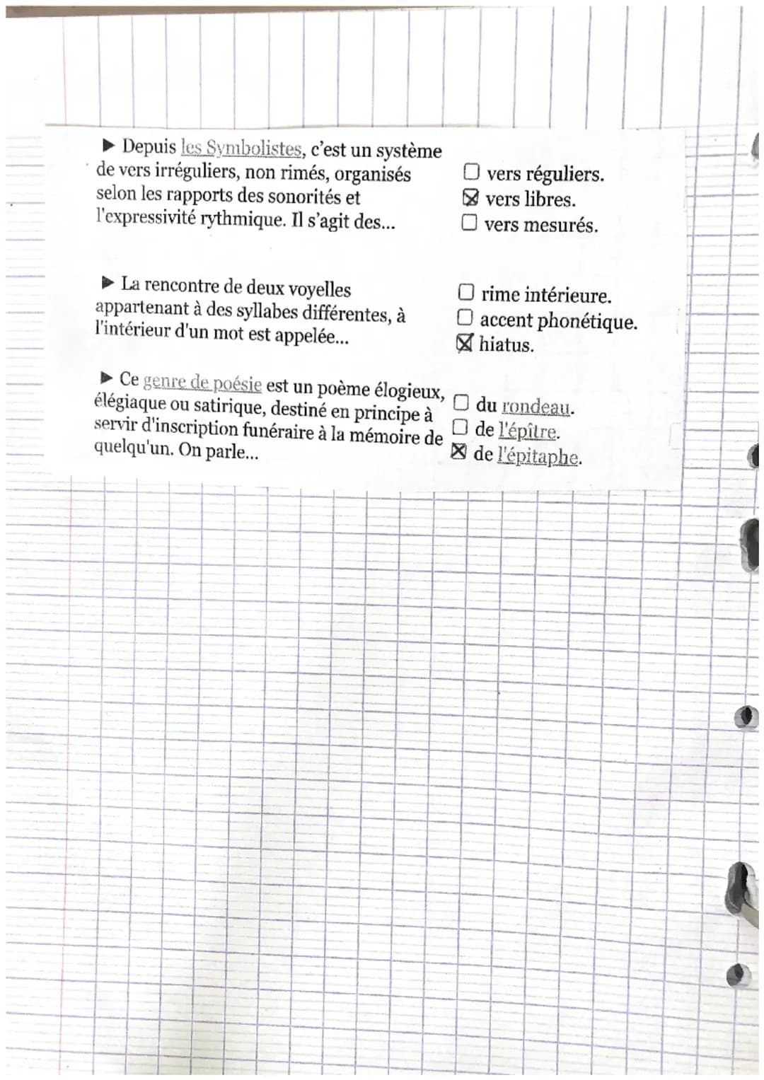 LA VERSIFICATION
a. La métrique :
Pour mesurer la longueur du vers, on compte de syllabes prononcées -le mètre- en
tenant compte de trois pa