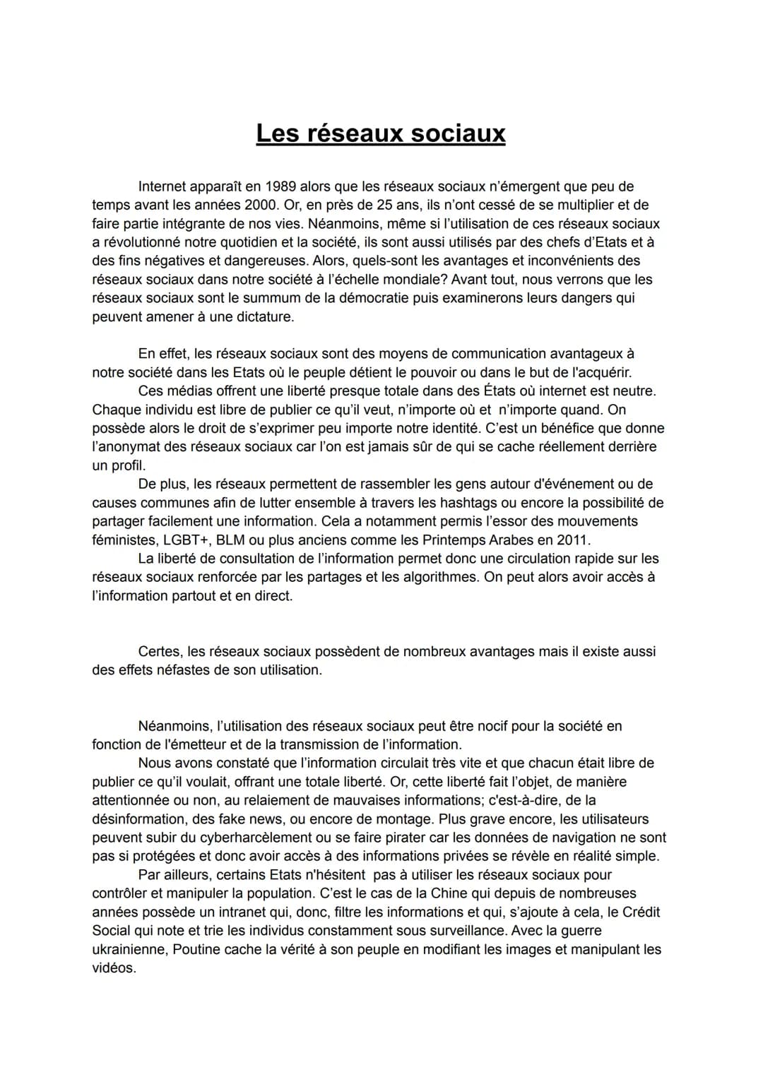 Les réseaux sociaux
Internet apparaît en 1989 alors que les réseaux sociaux n'émergent que peu de
temps avant les années 2000. Or, en près d