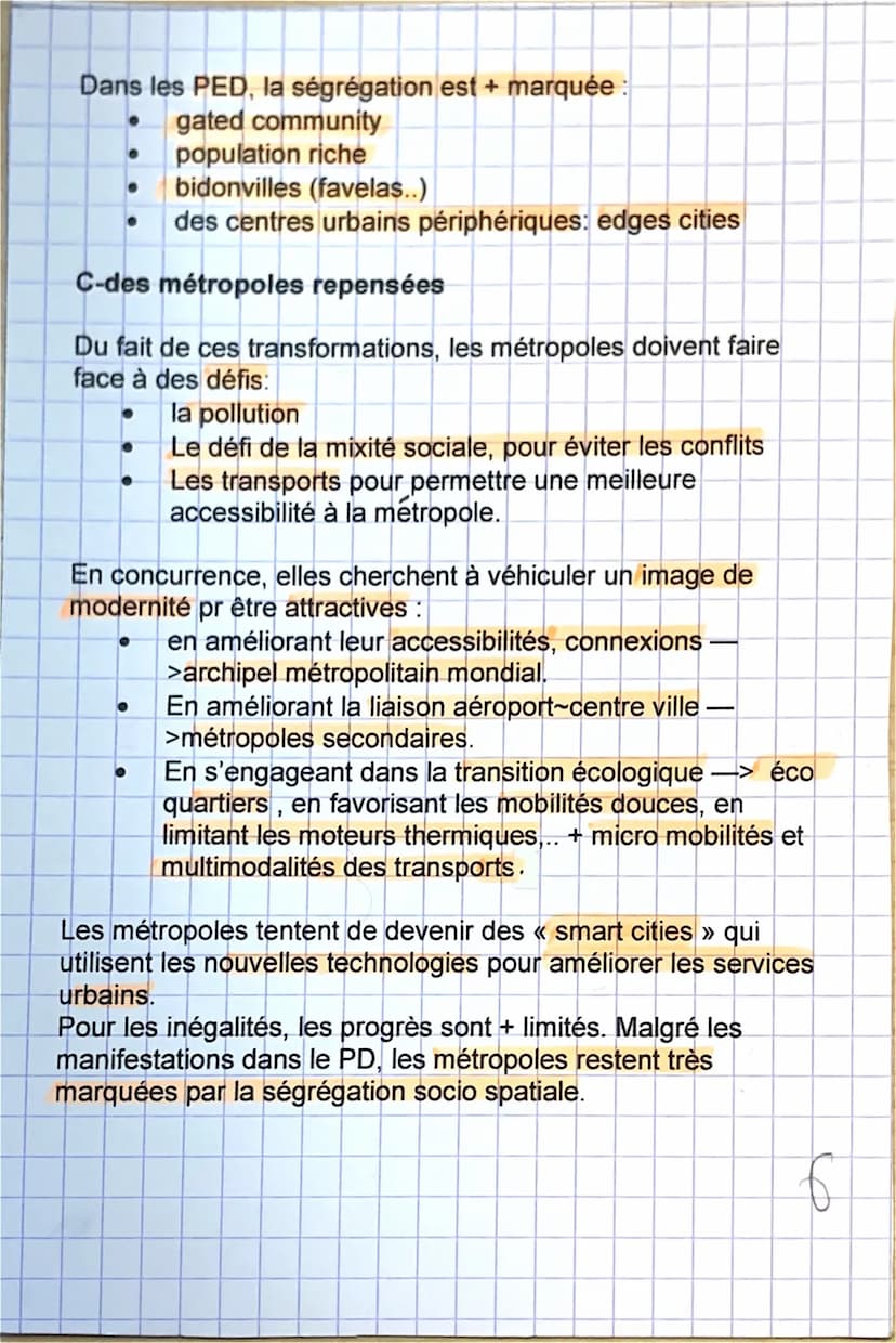 Étalement urbain horizontalement le long des axes de
communication, causé par: la croissance démographique,
l'utilisation de l'automobile et