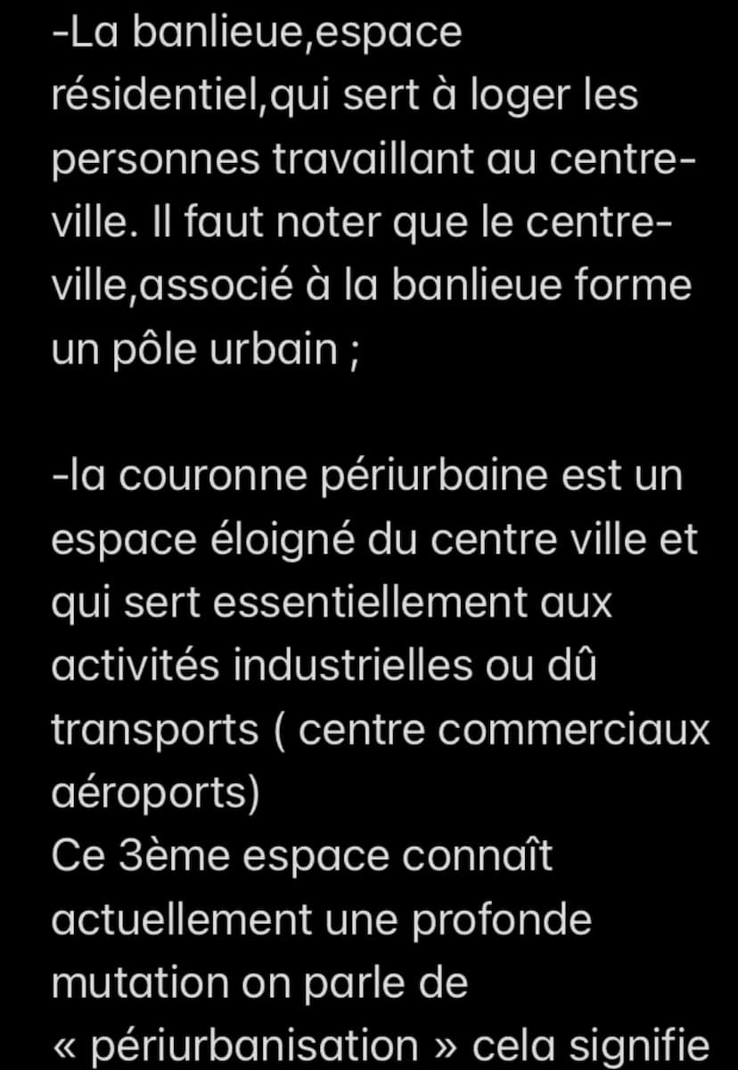 Les aires urbaines
Une aire urbaine est un
ensemble composée de 3
espaces:
-Une ville-centre dans laquelle
se trouve tous les principaux
ser