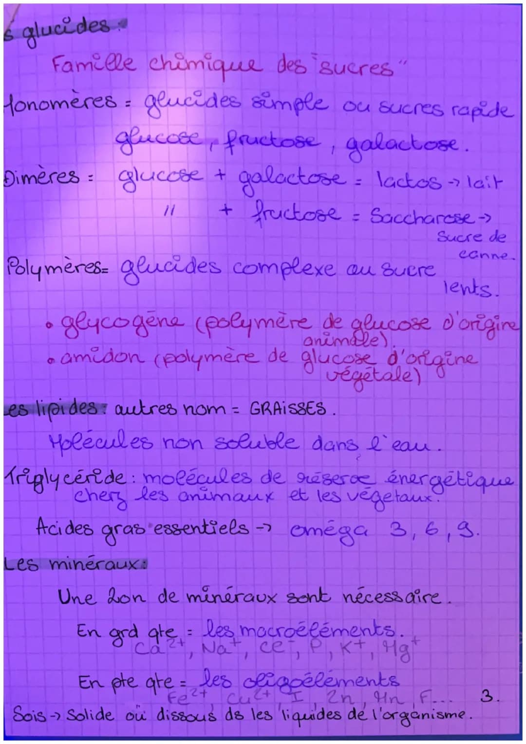 Biologie.
1- Aliments et Nutriments.
Aliments-> Substance qui fournit a l'être
humain les éléments
qui permettent de
fonctionner.
Nutriments