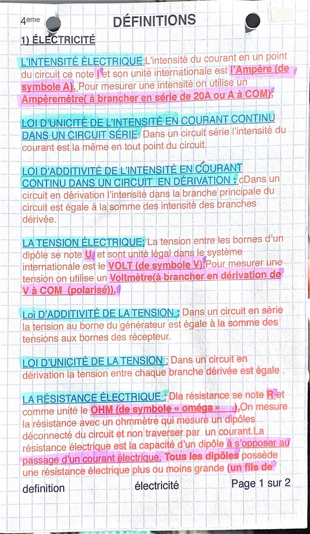 DÉFINITIONS
1)ÉLECTRICITÉ
UNE BORNE: est une partie d'un composant électrique qui lui
permet de fonctionner en laissant entrer ou sortir le 