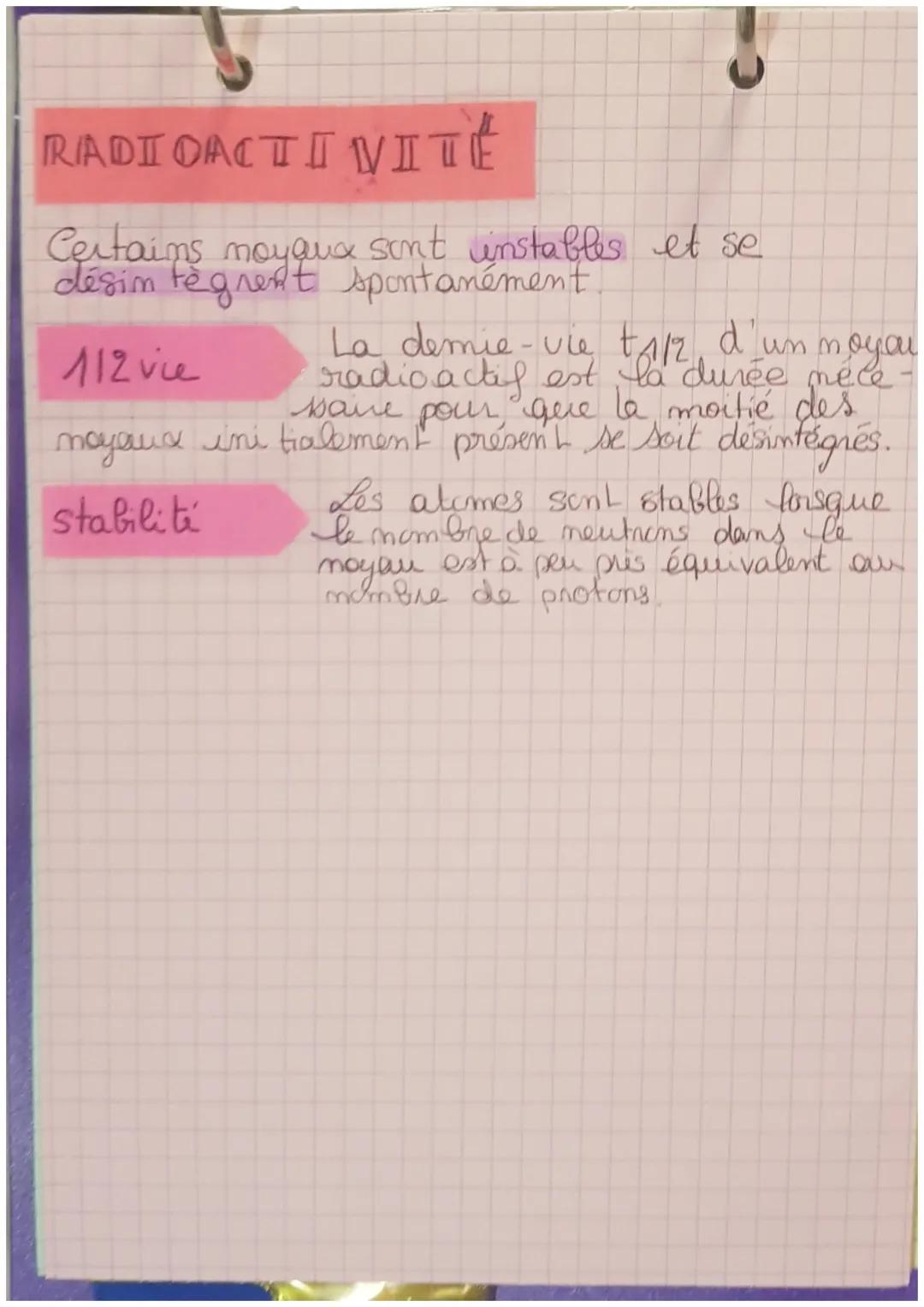 # Physique Chimie

RAPPEL

* Noyau

 A: nucléans

 2:protons

 A-2: mutions

Isotopes Des noyaux isotopes ont le même
mom bre de protons mai