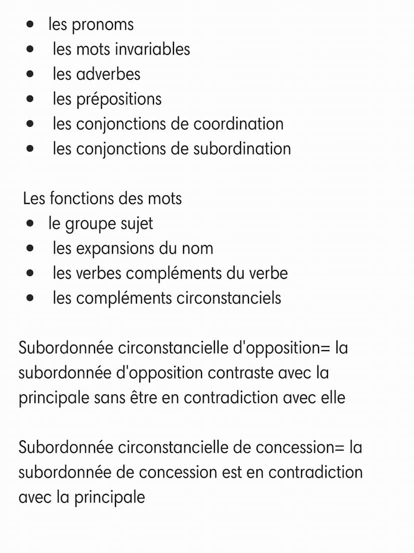 THÉÂTRE
PREMIÈRE définition: lieu de représentation=un
bâtiment un édifice dont le public regarde un
spectacle (extérieur,pleine air)
PUIS =