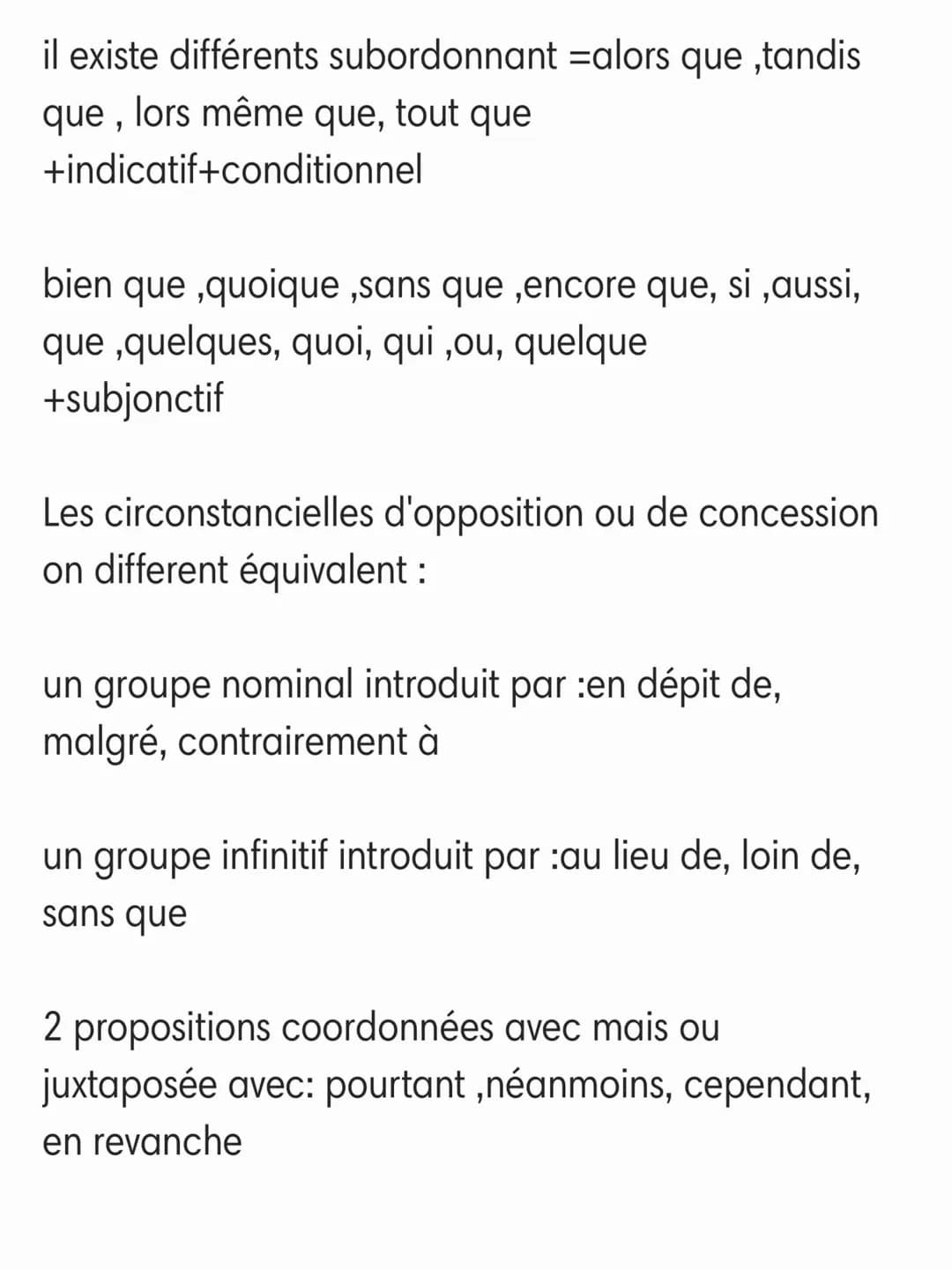 THÉÂTRE
PREMIÈRE définition: lieu de représentation=un
bâtiment un édifice dont le public regarde un
spectacle (extérieur,pleine air)
PUIS =