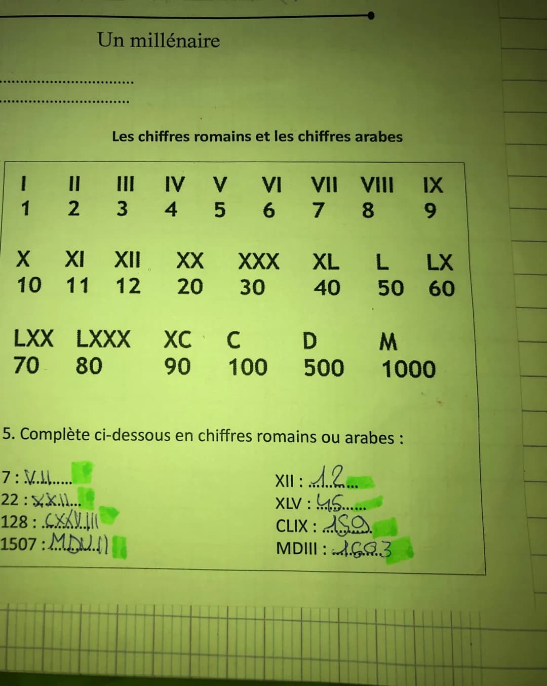 I
1
X
10
Un millénaire
Les chiffres romains et les chiffres arabes
||
III IV V VI VII VIII
IX
2 3 4 5 6 7 8 9
XI XII XX XXX
11 12 20 30
LXX 