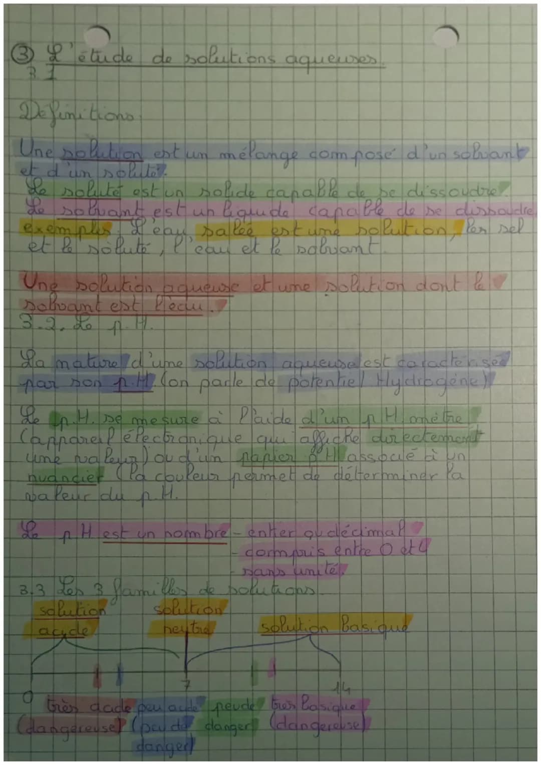 N1
SRysique
'I'eau dans
L
trohh
e
mn
A
chimie
a
notre
onnemen
1 Son importance dans notre quotidien.
• l'eau exciste sous 3 former solide li