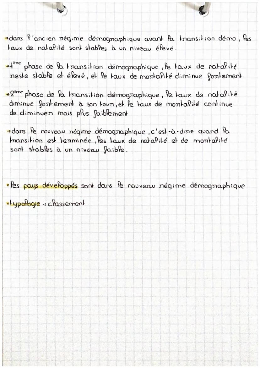 Histoire !
P'évolution de la population mondiale est manqué par un rapport
entre le taux de natalité et de mortalité
↳taux différents selon 