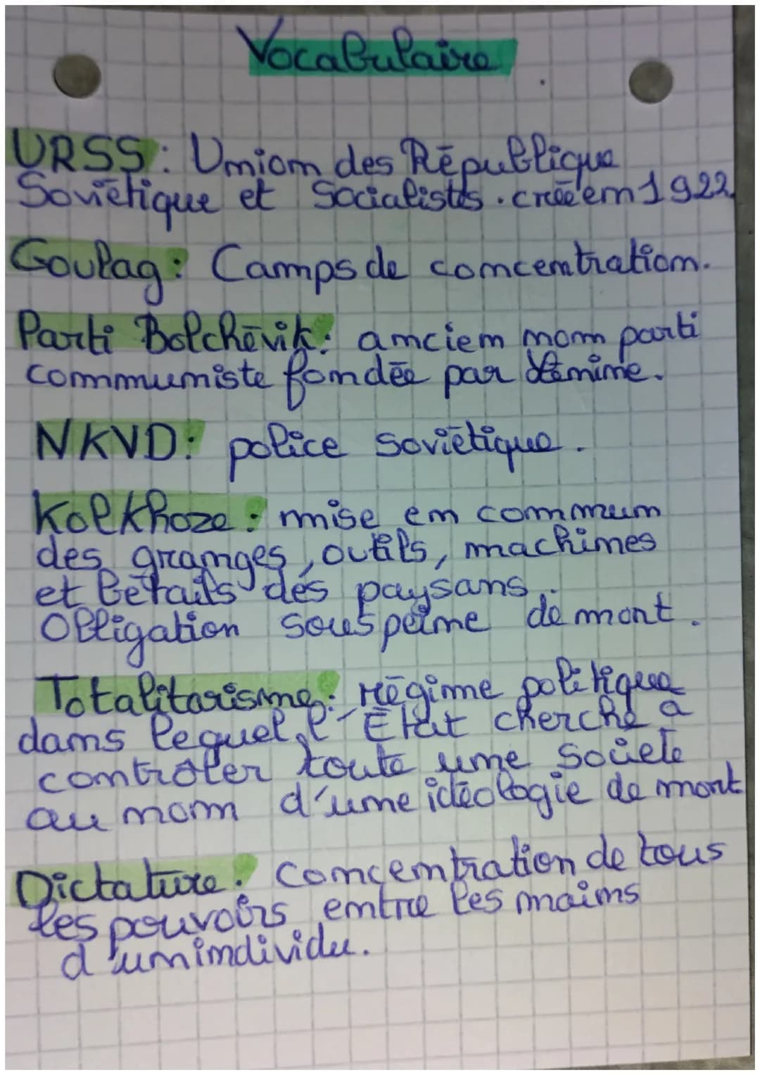 L'entre deux guente
Allemagne mazi
Hitler est le chef du parti mazi
Il est momime chancelier le 30 janvier
1933.
Ideologies : macionaliste, 