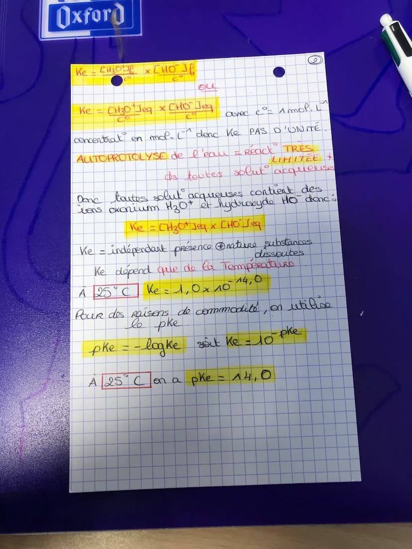 Oxford
Acides
et bases faibles:
- Un acide HA = faible si React ave
"Taux d'avancem² <1
TOTALE
HA caq) + H₂Oce) <= A (aq) + 1₂0 + (aq)
Donc 