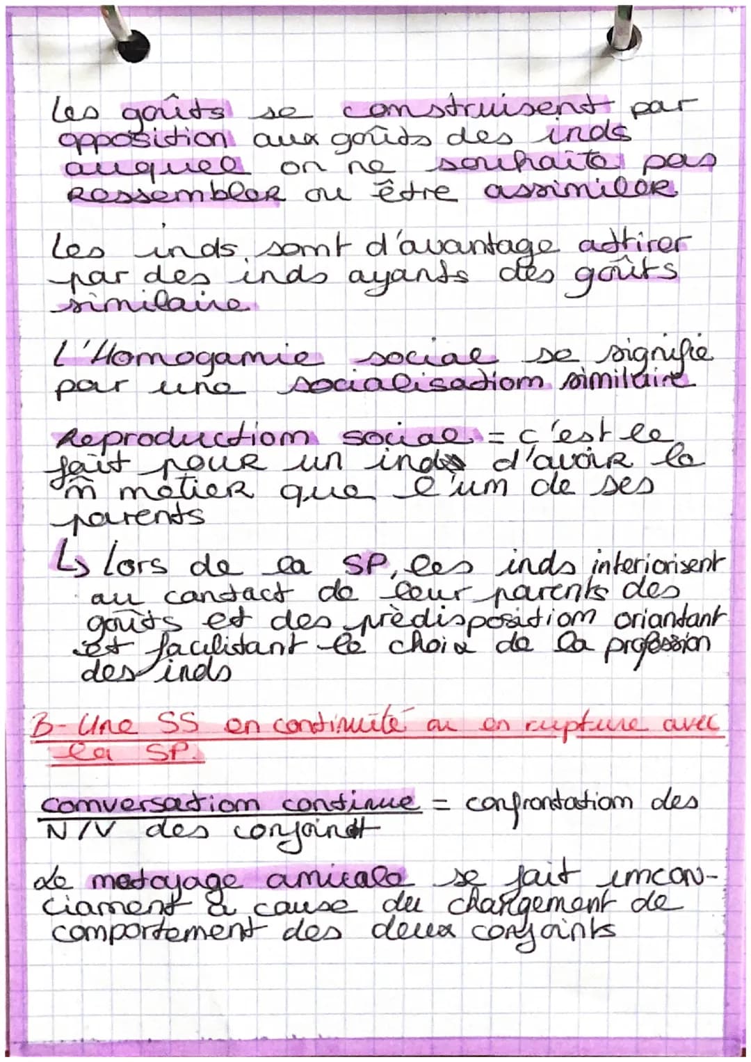 568
Chap 3
• Définitions
Socialisation = processus d'apprentissage
ayant lieu tout are long de la
bie par lequel les inds interiorissent
val