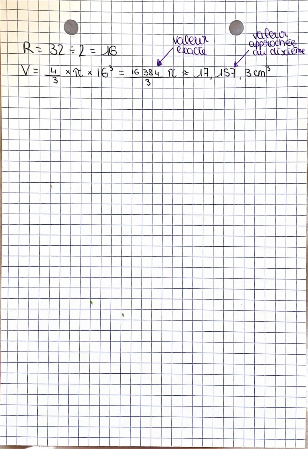 D
Chapitre 9 - Maths
Spheres et boules
O
une sphère c'est l'ensemble de tous les
points' M de l'espace qui sont situes aune
distance R du po