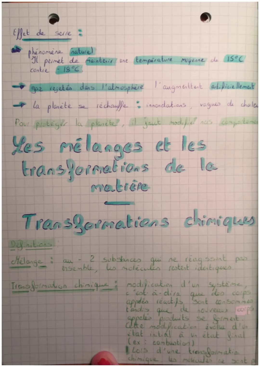 1
•Les molécules •
pour comprendre la
matière
Toutes les matières qui nous entourent sont constituees de
molécules: particules microscopique