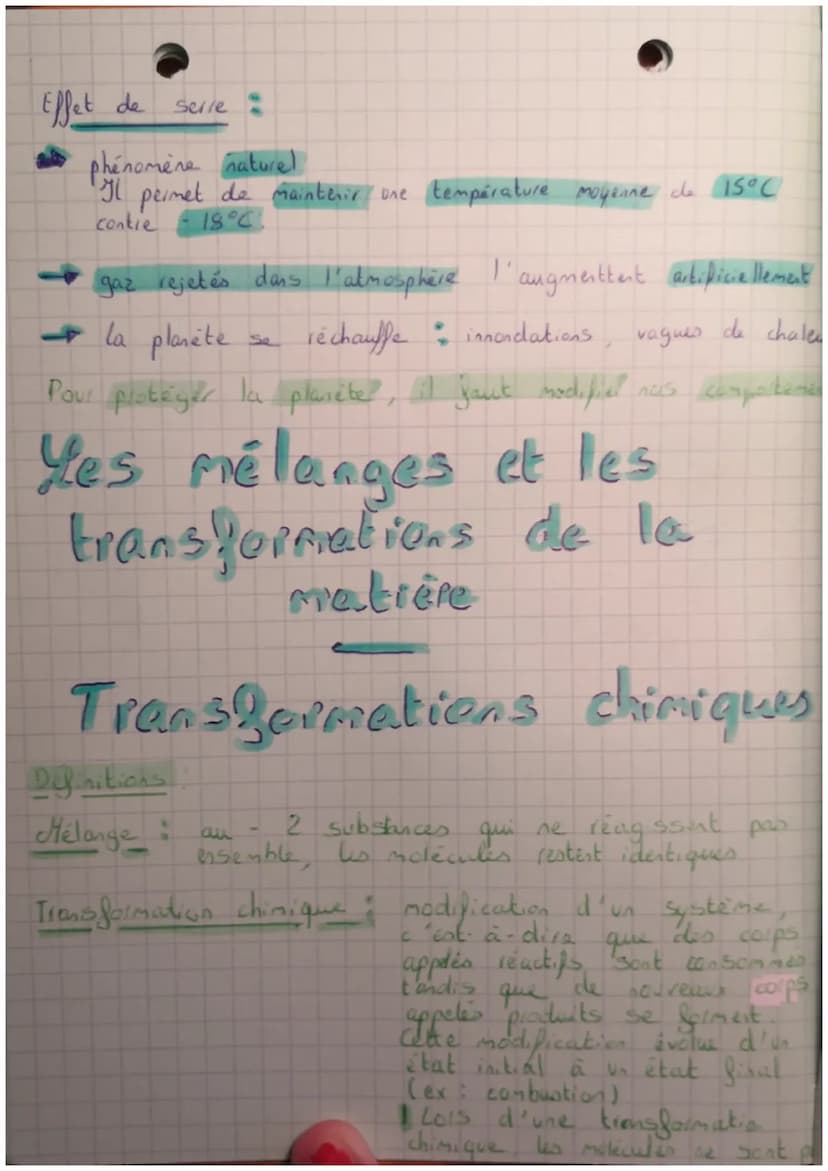 1
•Les molécules •
pour comprendre la
matière
Toutes les matières qui nous entourent sont constituees de
molécules: particules microscopique