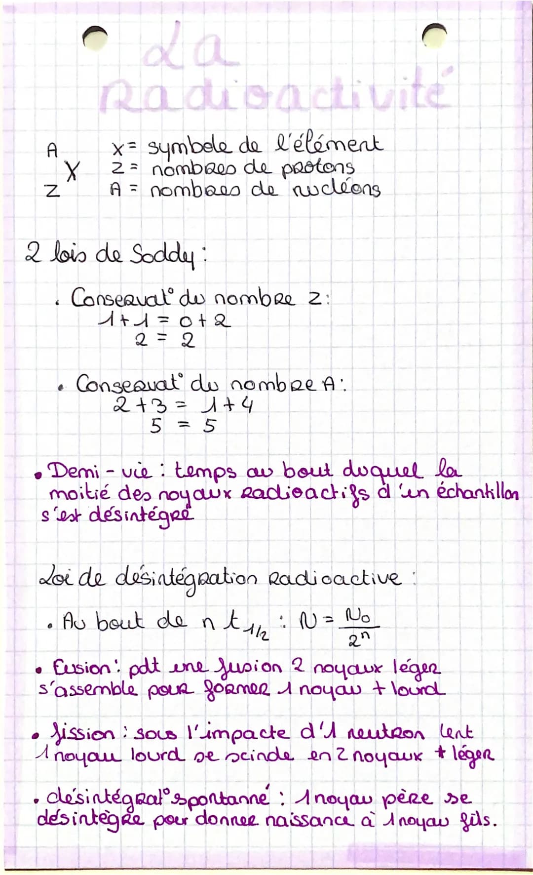 ●
2 lois de Soddy:
A
x= symbole de l'élément
X 2= nombres de protons
A = nombres de nucléons
N
•
La
Radioactivité
Demi-vie : temps au bout d