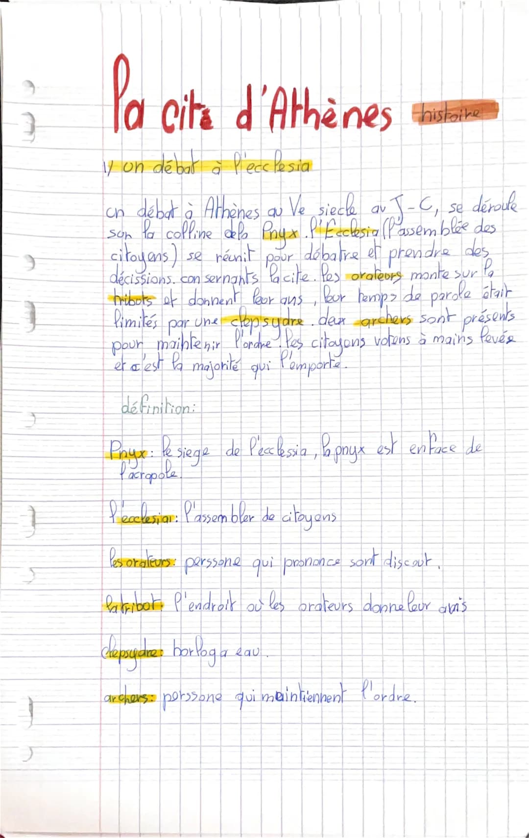 3
3
I
J
}
la cita d'Athènes
y on débat à l'ecclesia
son
on débat à Athènes au Ve siecle av J-C, se déroule
la colline delo Pnyx. l' Ecclesia