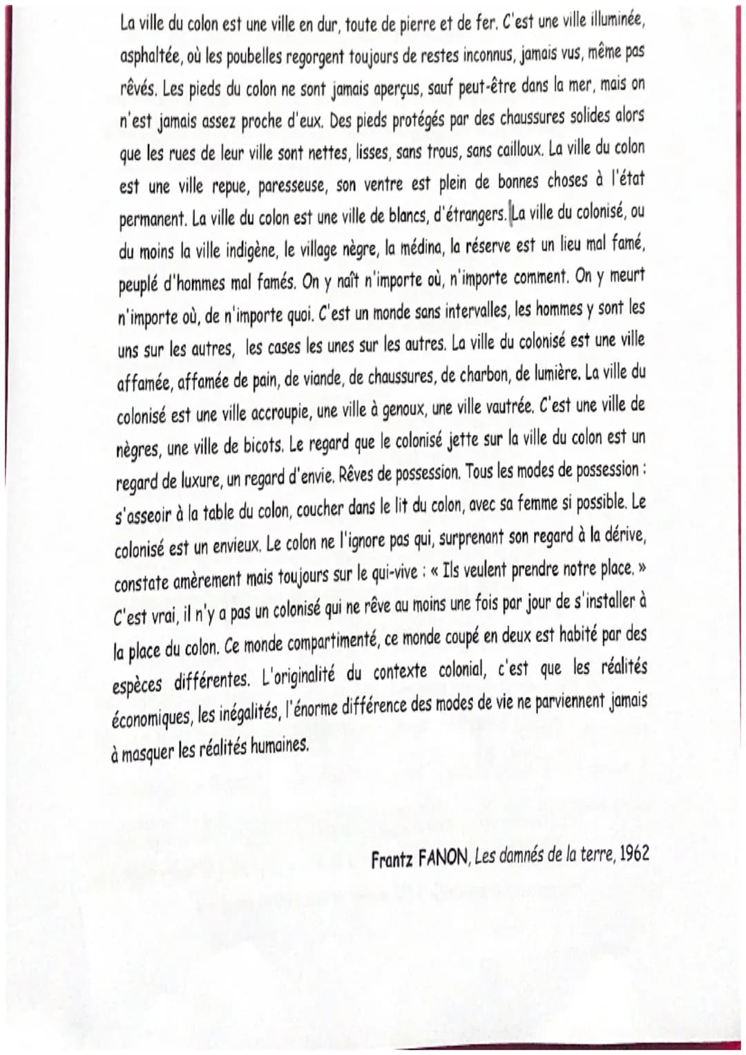 La ville du colon est une ville en dur, toute de pierre et de fer. C'est une ville illuminée,
asphaltée, où les poubelles regorgent toujours