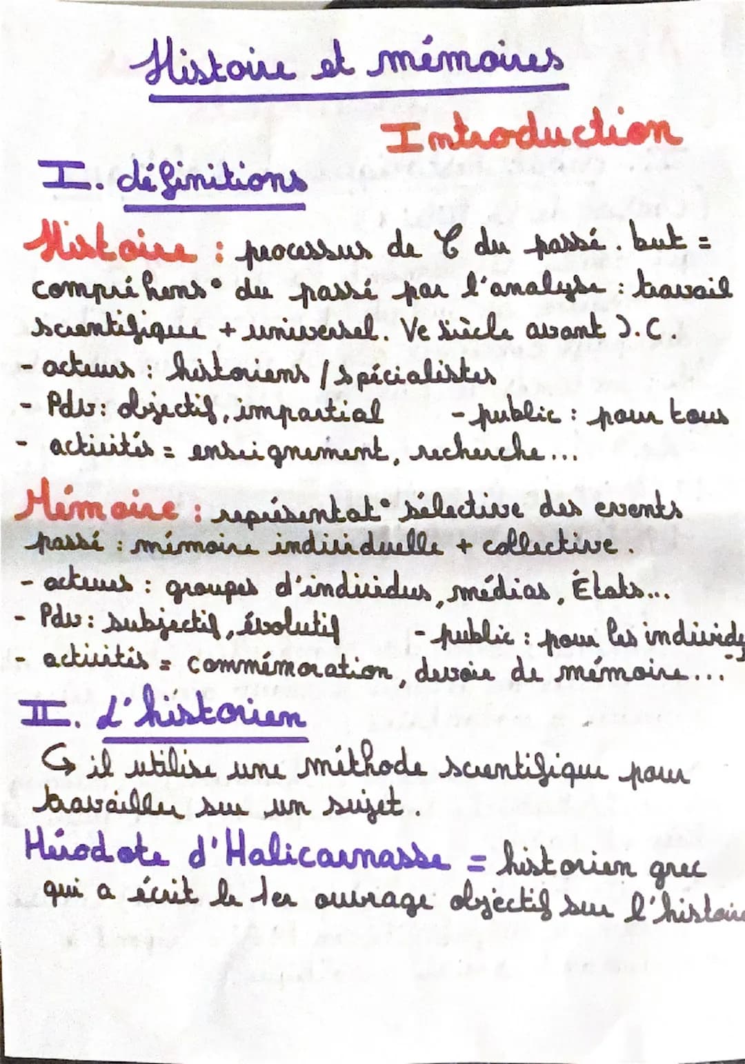 **
Histoire et mémoires
Introduction
I. difinitions
(def. histoire + mémoires)
I. l'historien
(def. historien, Huodote
d'Halicarnasse)
८
**
