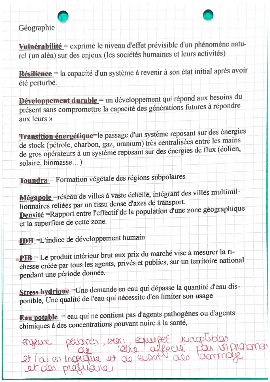 Géographie
Vulnérabilité = exprime le niveau d'effet prévisible d'un phénomène natu-
rel (un aléa) sur des enjeux (les sociétés humaines et 