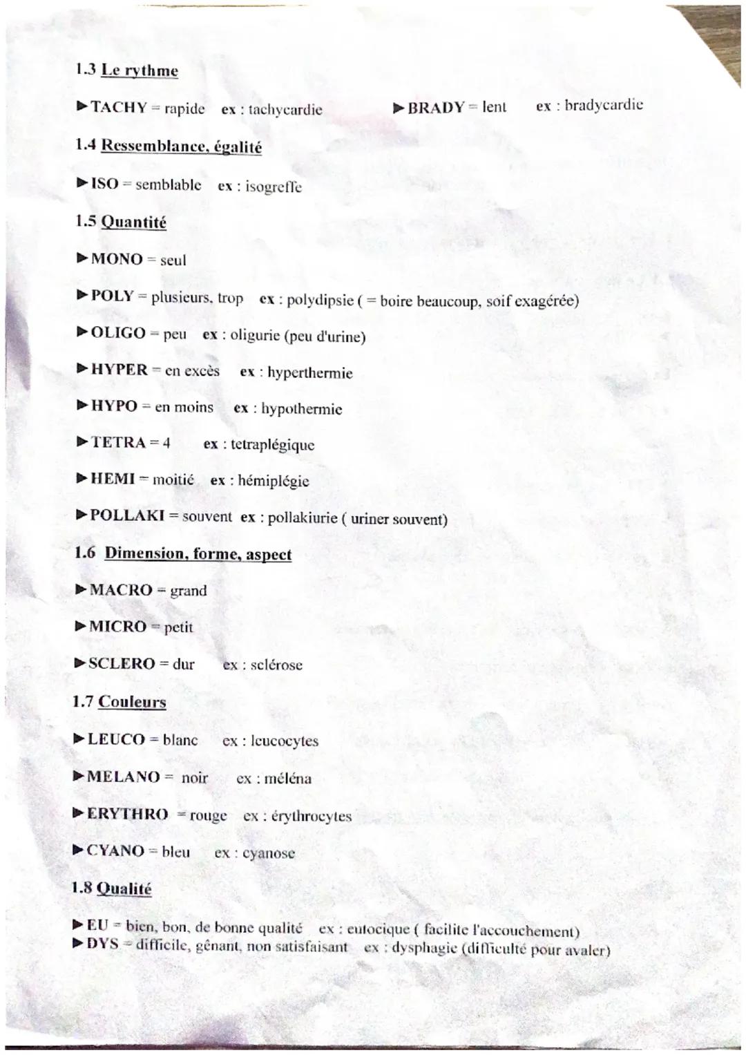 1. Les préfixes : précédent le mot (avant)
1.1 Le lieu
=
= dans
INTRA dans
▶ IN
Ex: interne, endocarde, encéphale......
EC ou EX ou EXTRA = 